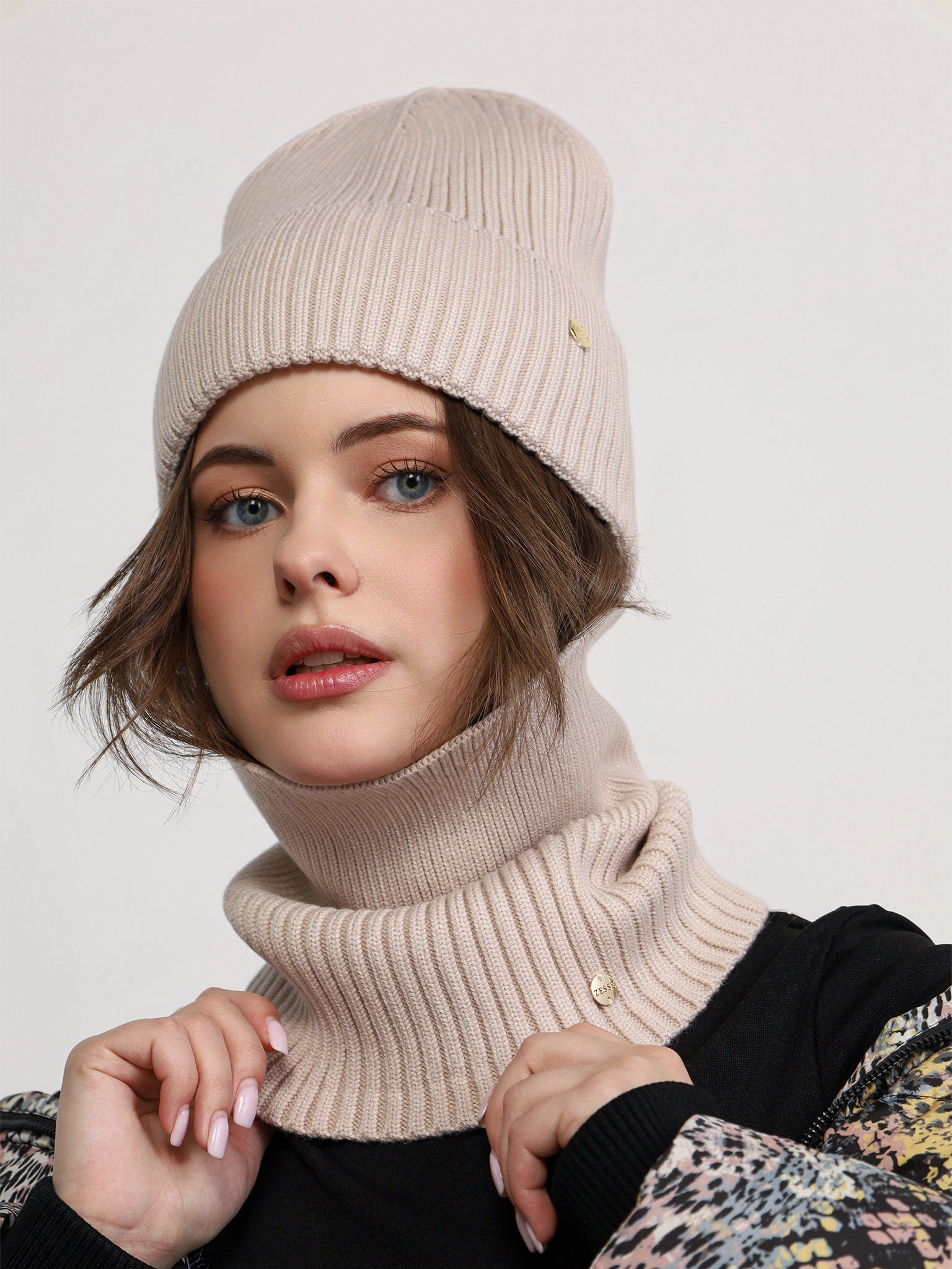 Шарф-снуд бежевого цвета